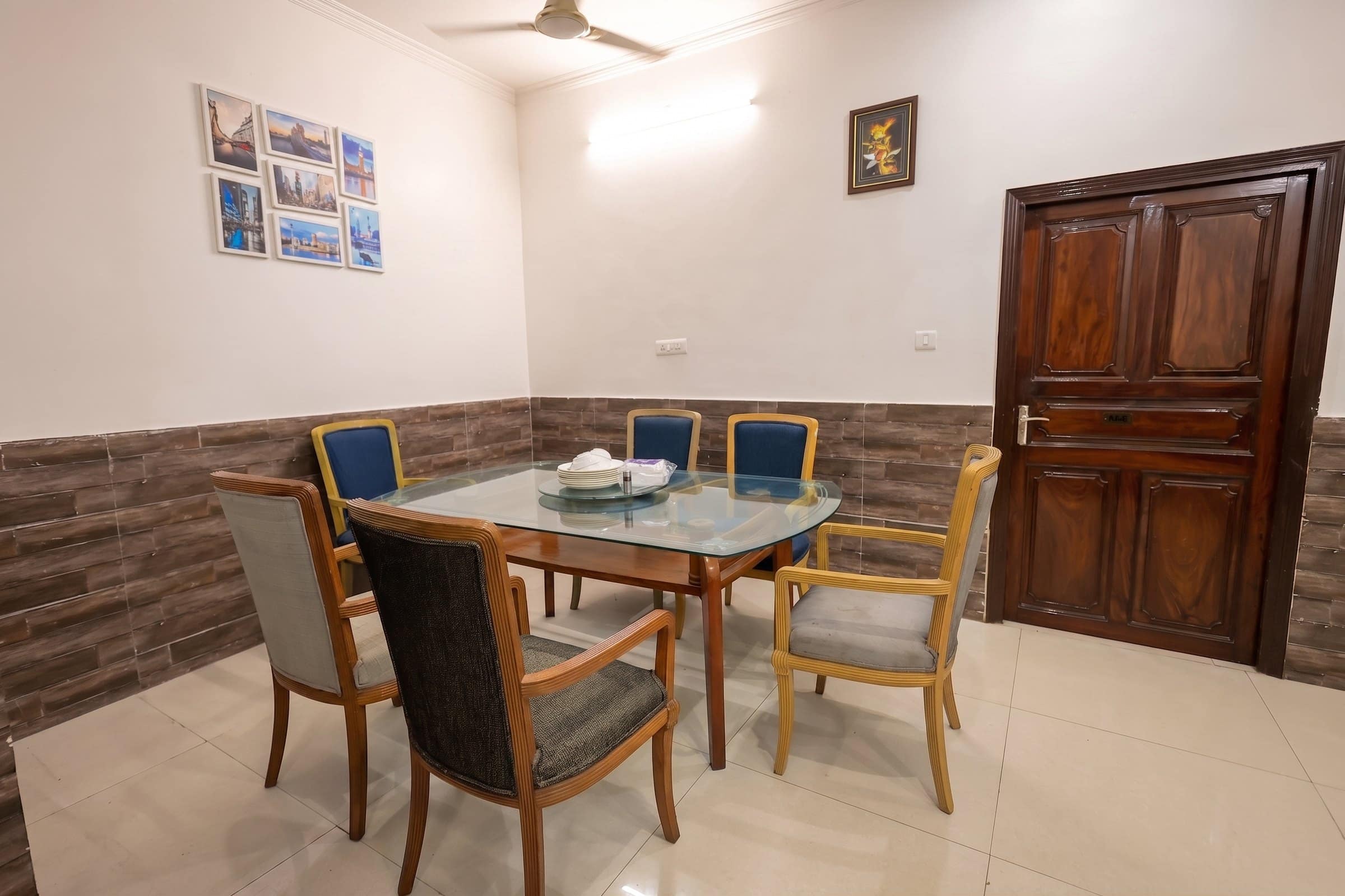 A laid dining table at Taj Home Stay