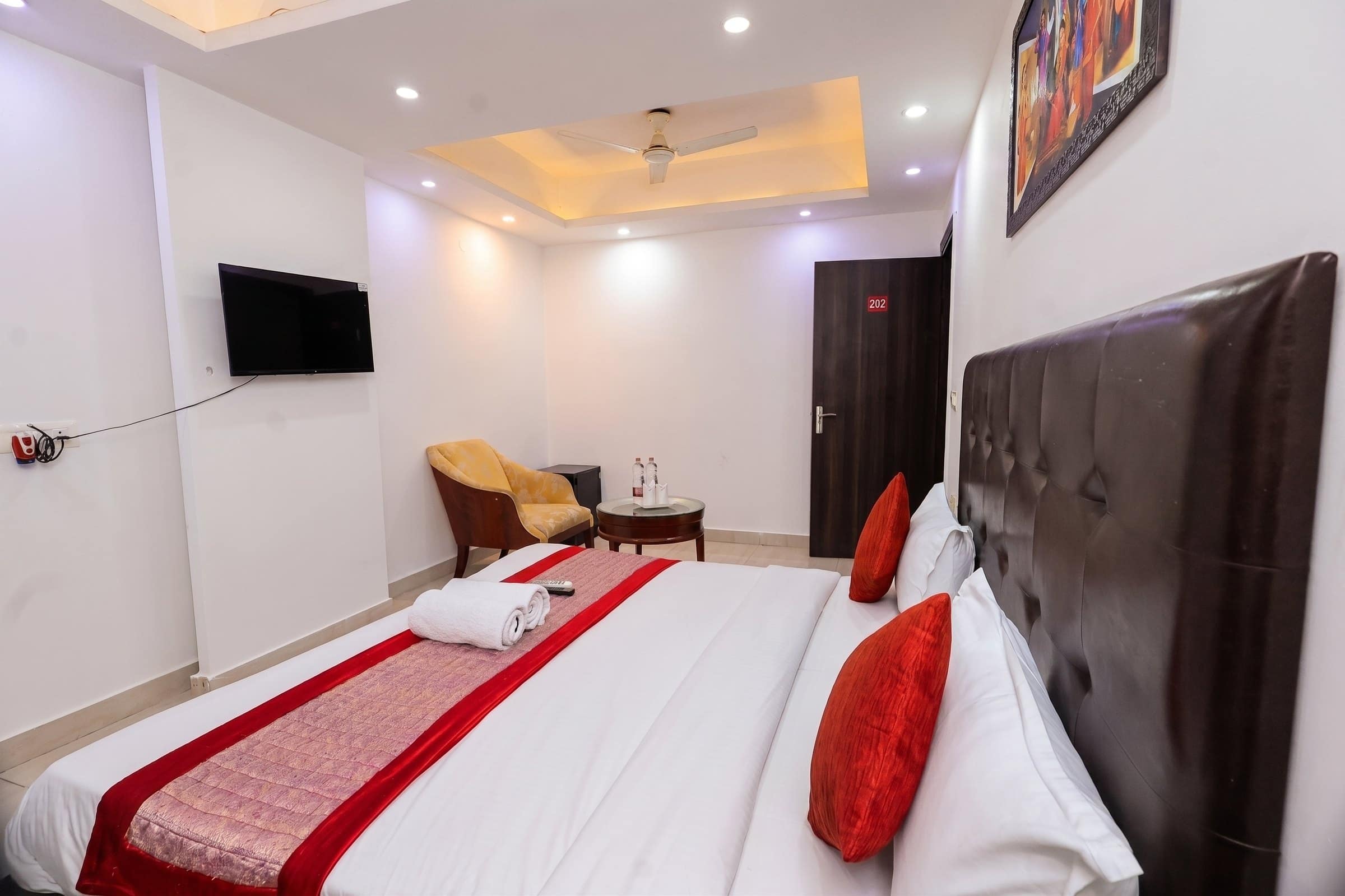 A room at Taj Home Stay laid out with two beds